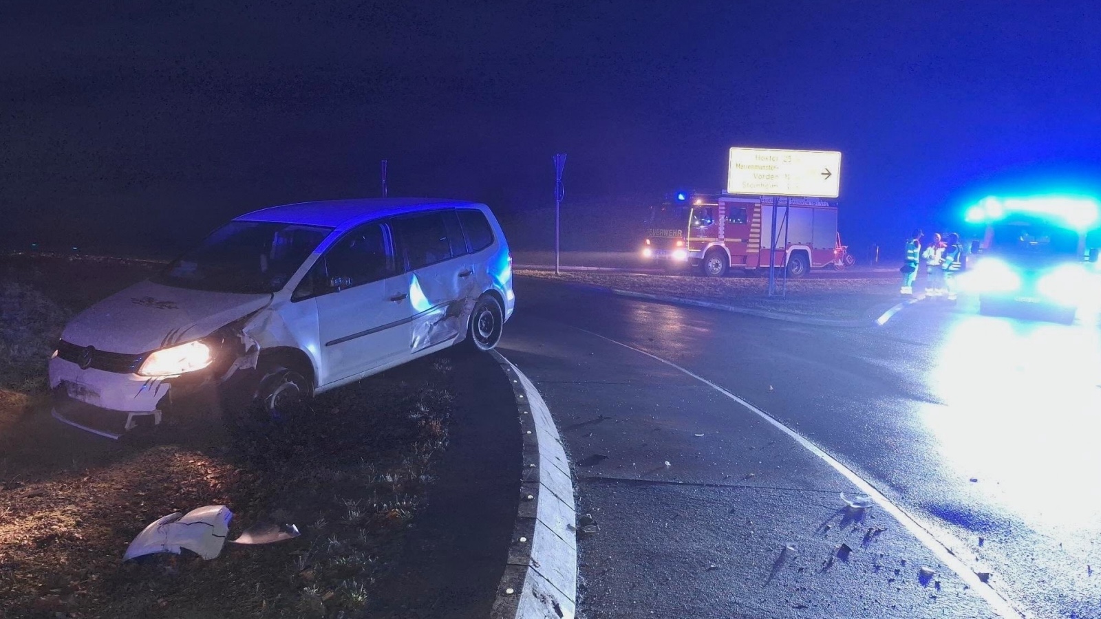 Zwei Bundesstraßen voll gesperrt: Verkehrsunfall mit „eingeklemmter Person“ gemeldet