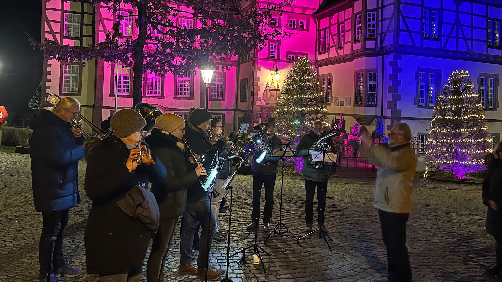Neuenheerser Turmblasen mit kleinem Adventsmarkt